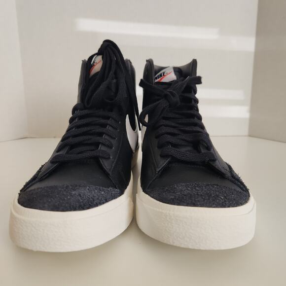 Nike Men's Blazer MID '77 VNTG Basketball Shoe,  10.5 - Picture 3 of 9